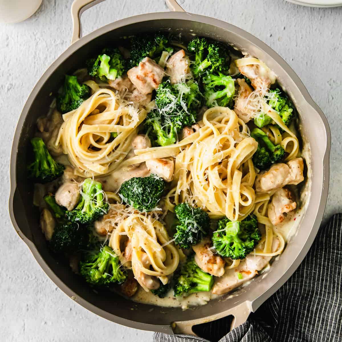 Chicken Broccoli Alfredo (Ready in 30 Minutes!) – Fit Foodie Finds