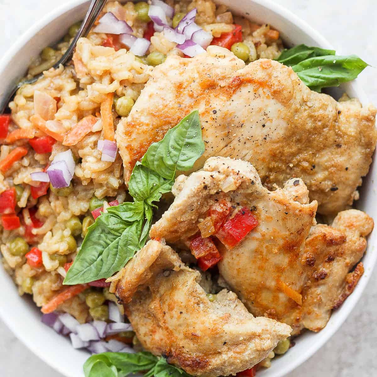 https://fitfoodiefinds.com/wp-content/uploads/2022/01/One-Pot-Curry-Chicken-and-Rice-01.jpg