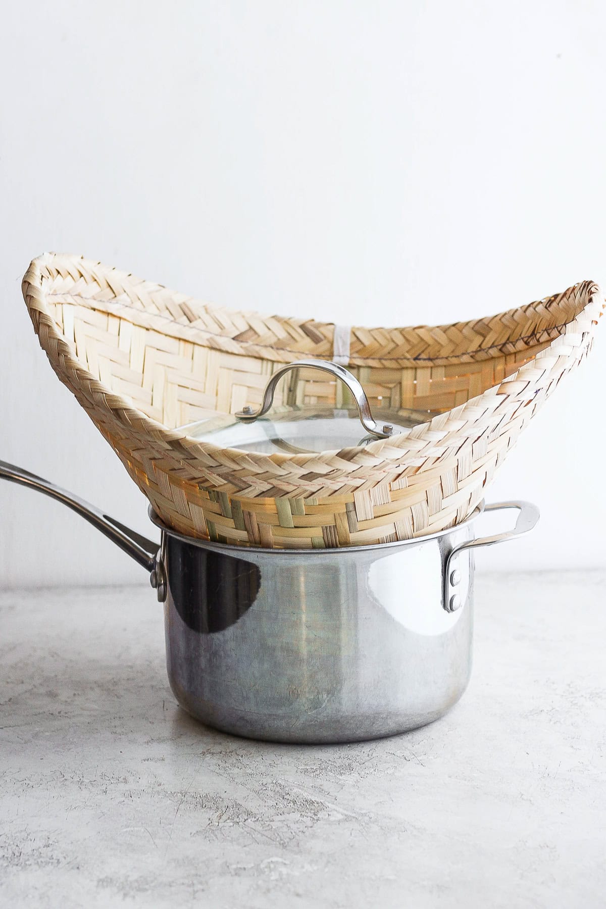 Steaming Rice in a Bamboo Basket: Mov Vum Cub 
