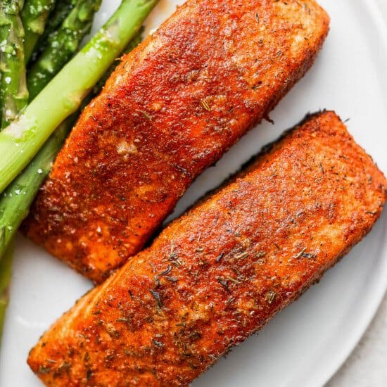 https://fitfoodiefinds.com/wp-content/uploads/2022/02/Air-Fryer-Salmon-03-550x550.jpg