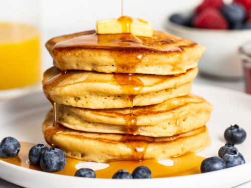 https://fitfoodiefinds.com/wp-content/uploads/2022/02/fluffy-pancakes-4sq-500x375.jpg