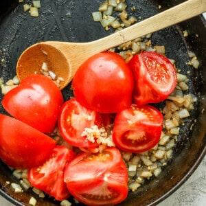 tomatoes in pan.