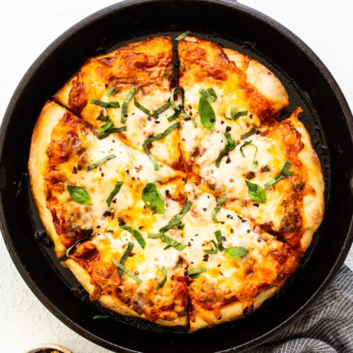 https://fitfoodiefinds.com/wp-content/uploads/2022/04/Cast-Iron-Pizza-sq-500x500.jpg