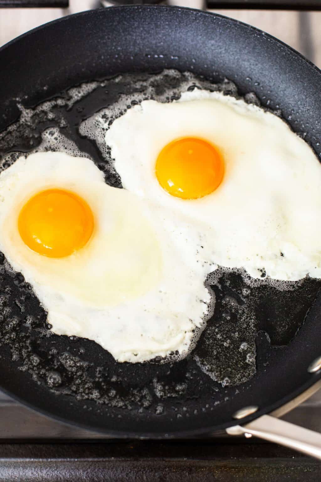 Over Medium Eggs (step-by-step!) - Fit Foodie Finds