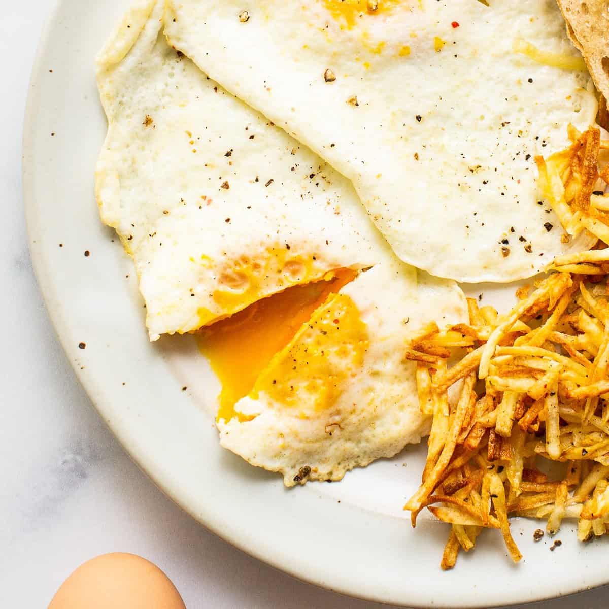 Over Medium Eggs (step-by-step!) - Fit Foodie Finds