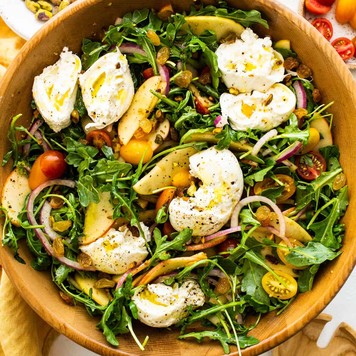 https://fitfoodiefinds.com/wp-content/uploads/2022/06/Apple-Burrata-Salad-sq.jpg