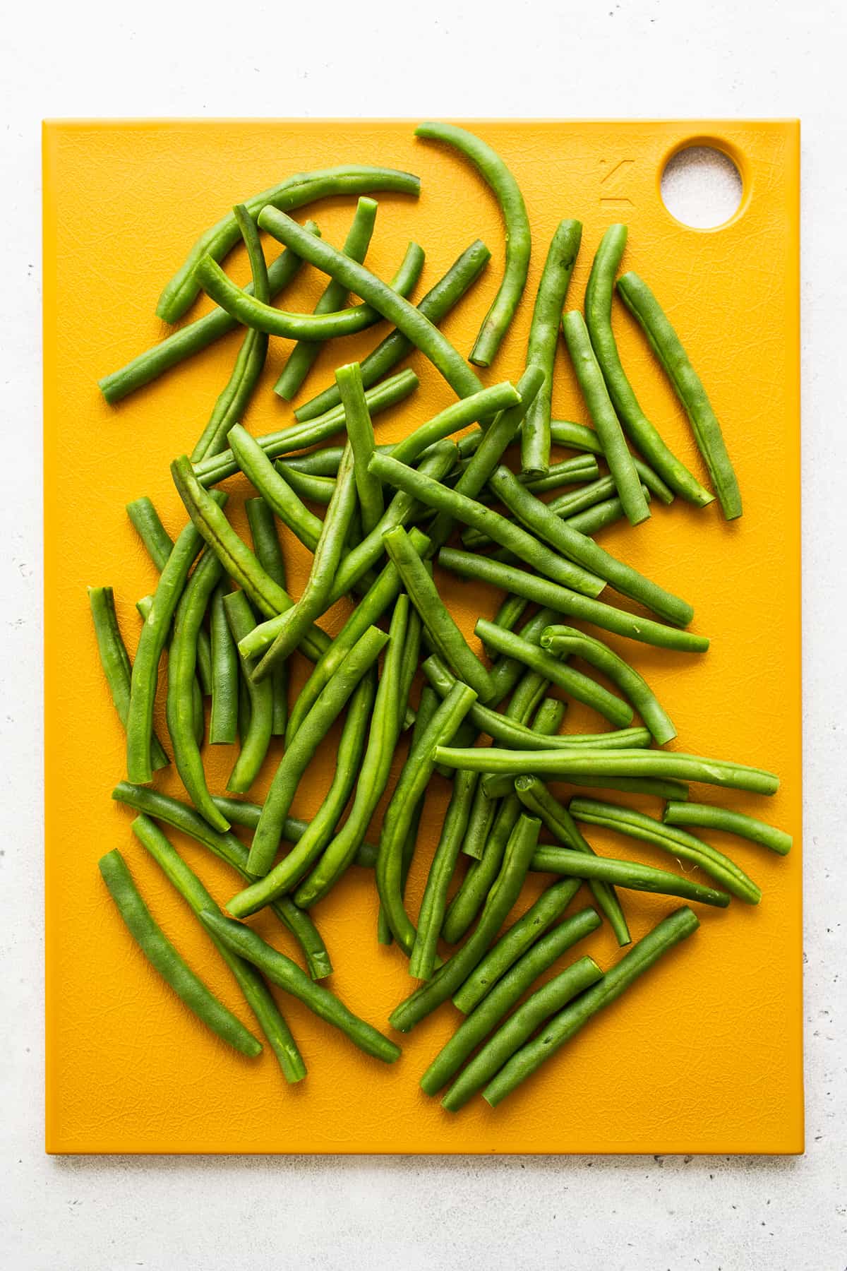 trimmed green beans on cutting board