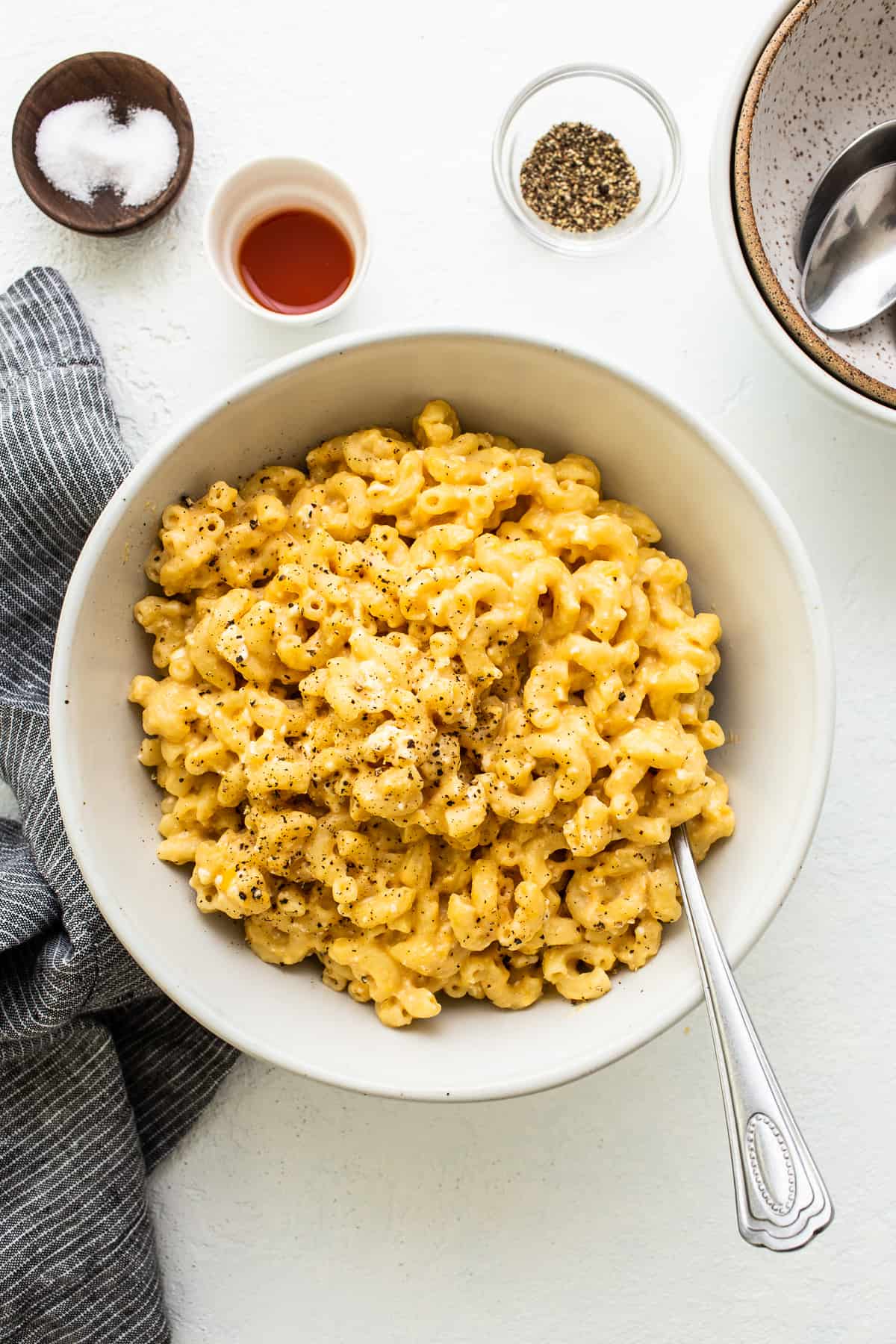 mac and cheese in bowl.