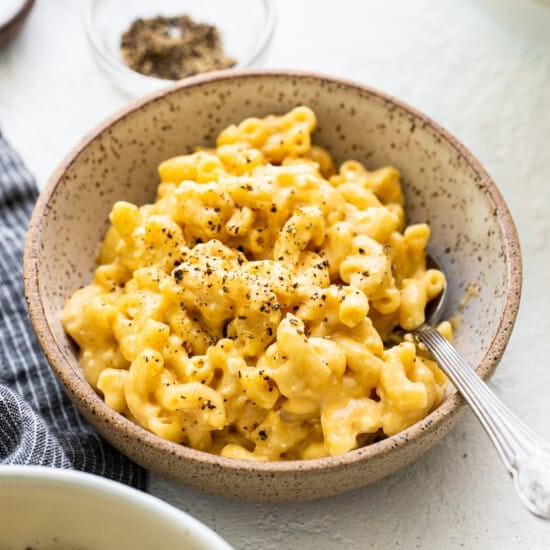mac and cheese in bowl.