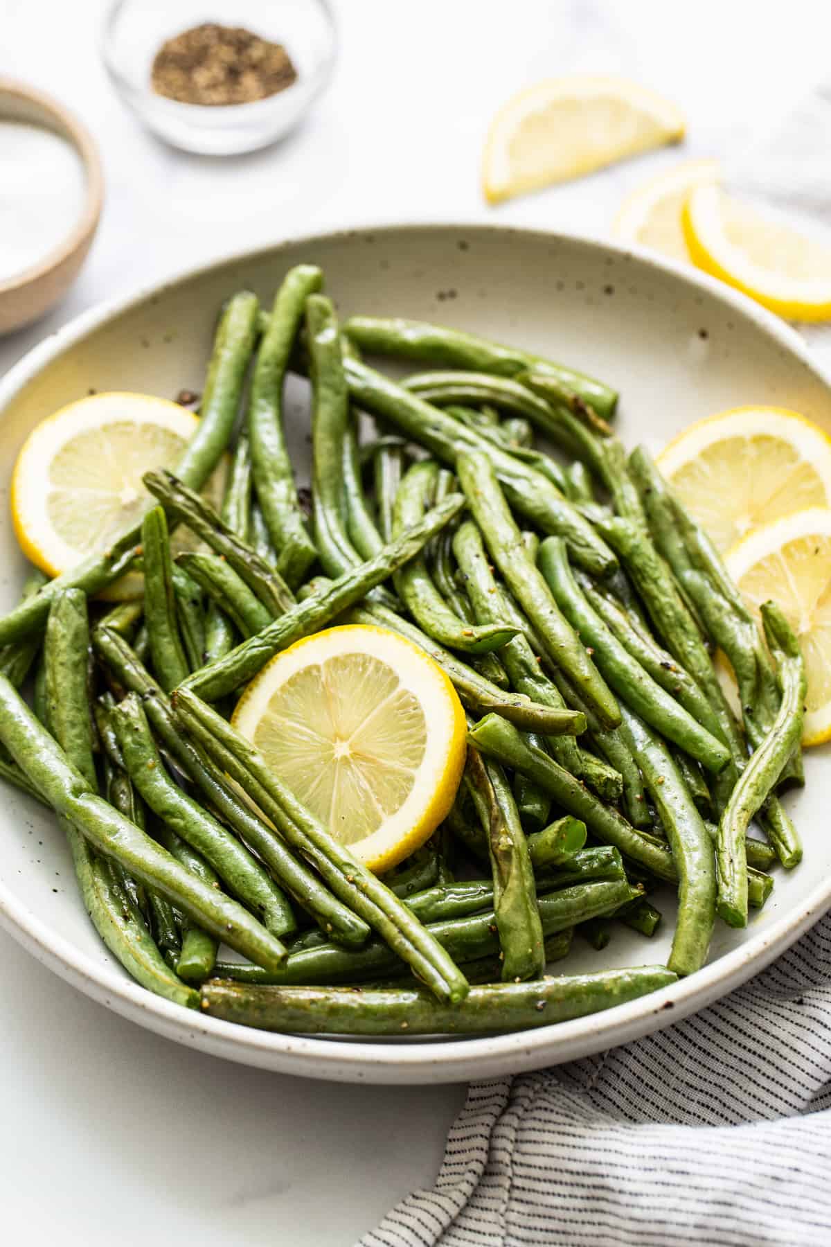 Green beans in a serving dish. 