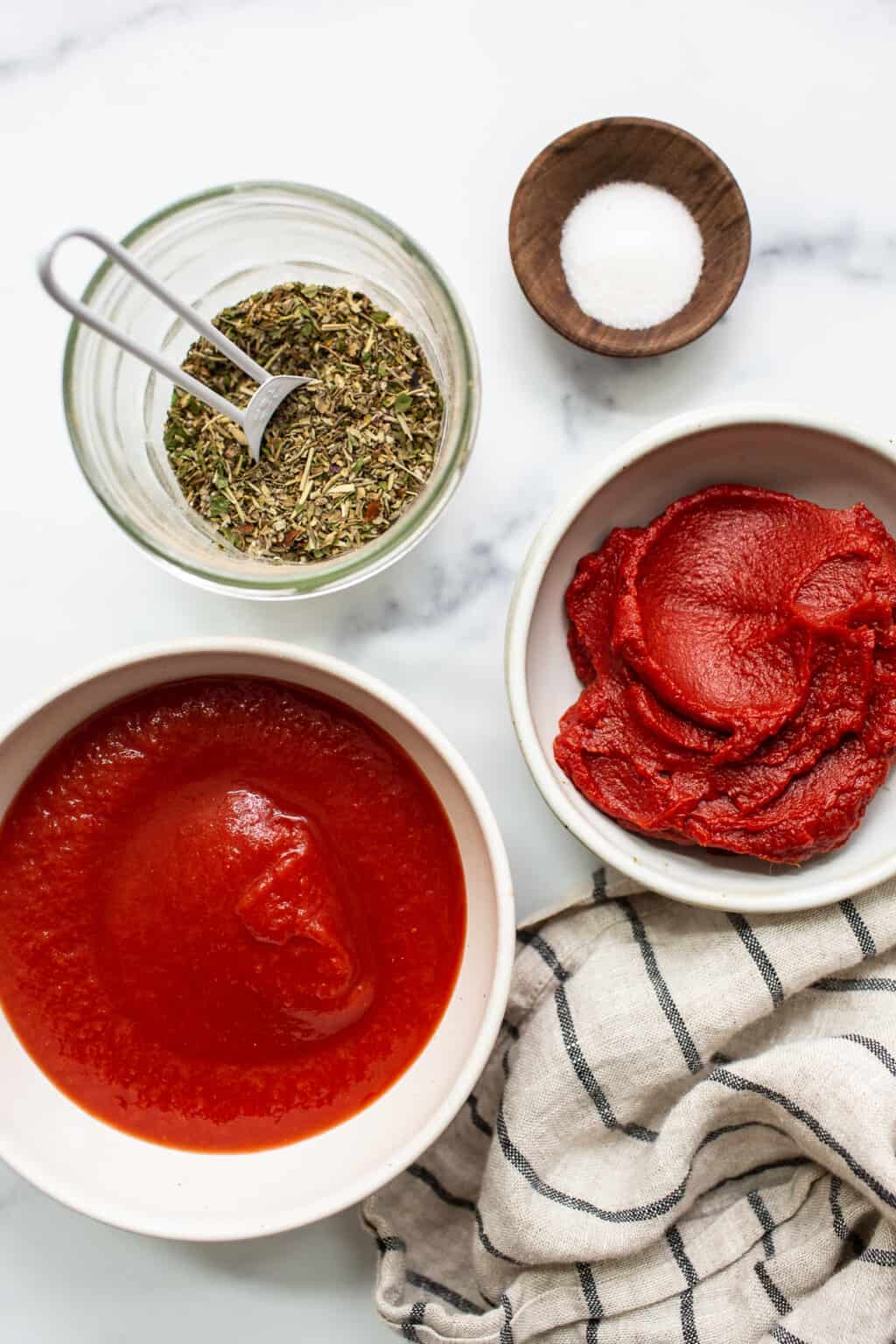 4-ingredient-homemade-pizza-sauce-fit-foodie-finds
