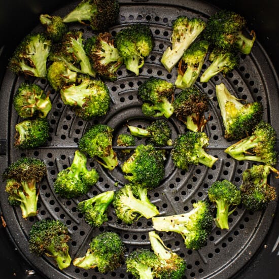 An air fryer filled with broccoli.