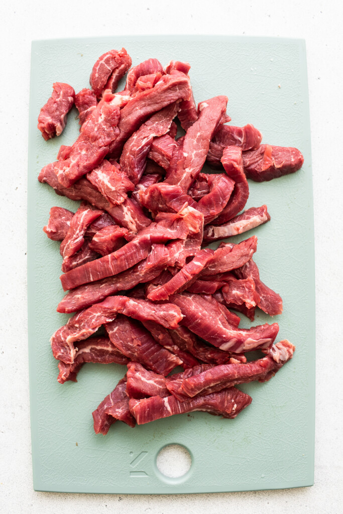 sliced beef on cutting board.