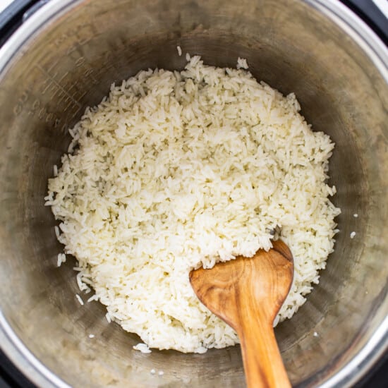برنج پف کرده در قابلمه فوری.