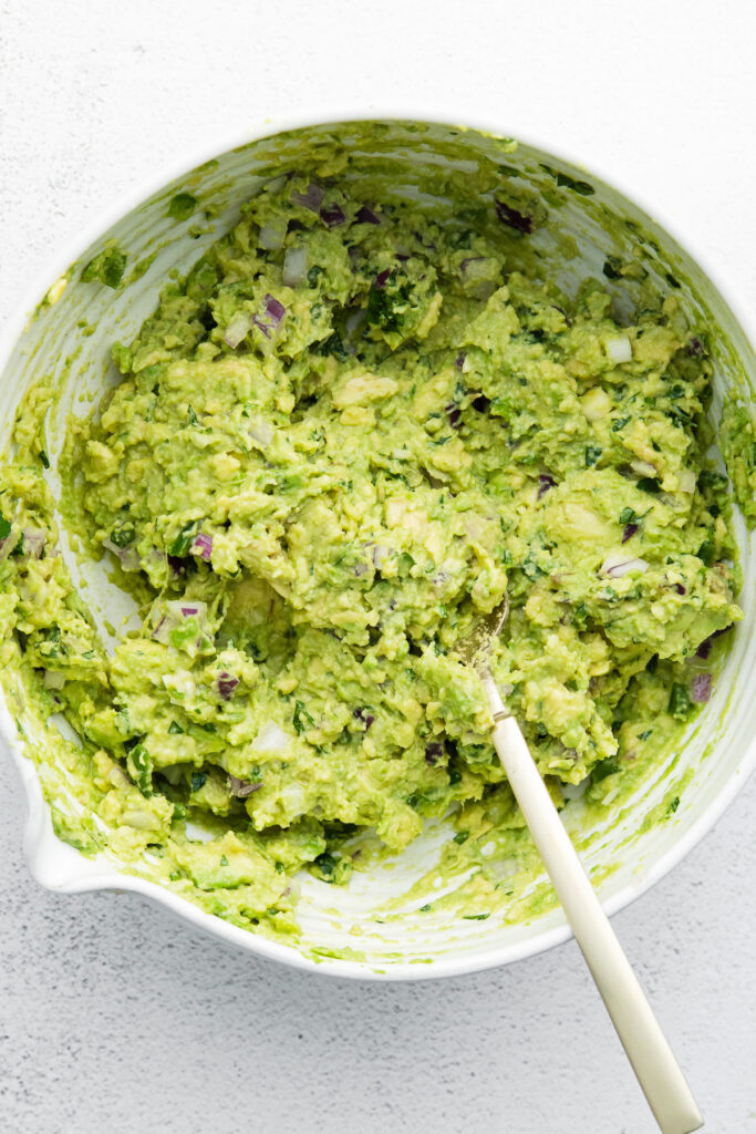 How To Make Healthy Guacamole Dip (Never Turns Brown!)