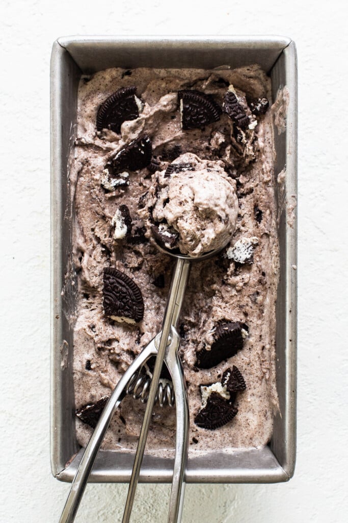 https://fitfoodiefinds.com/wp-content/uploads/2023/05/Cookies-and-Cream-Cottage-Cheese-Ice-Cream-5-683x1024.jpg