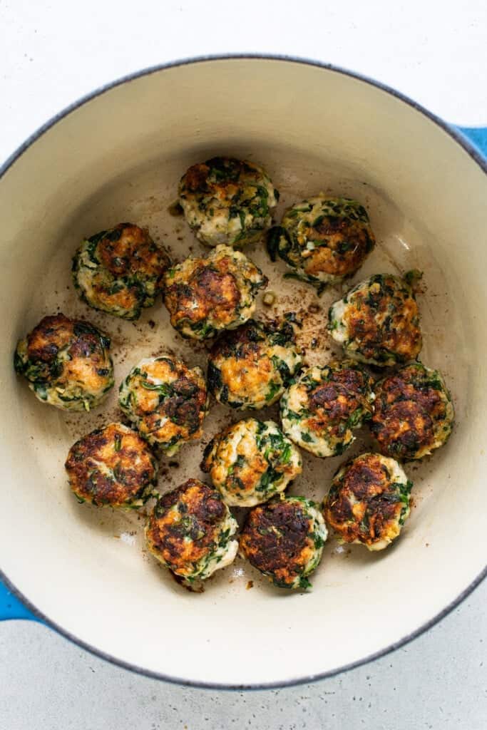Chicken and spinach croquettes in a blue pot.