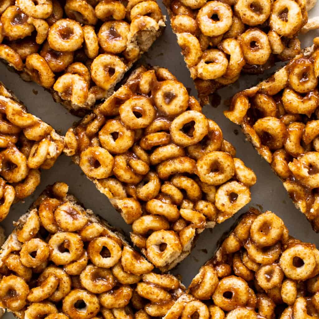 A heap  of cereal bars connected  a achromatic  plate.