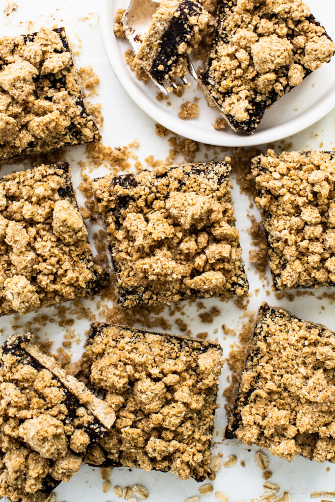 A plate of c،colate graham ،er bars on a white plate.