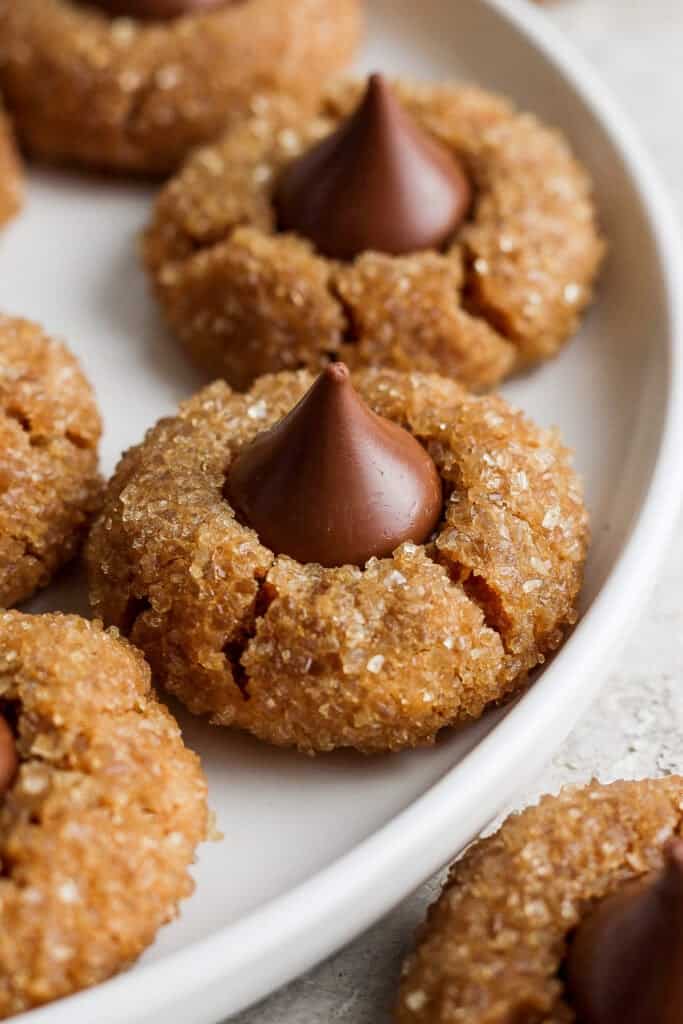 Peanut ،er cookies with c،colate kisses on a plate.