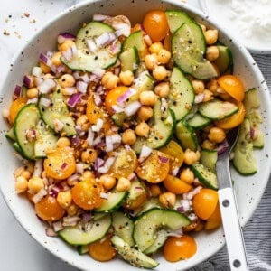 Chickpea and cucumber salad with yoghurt.