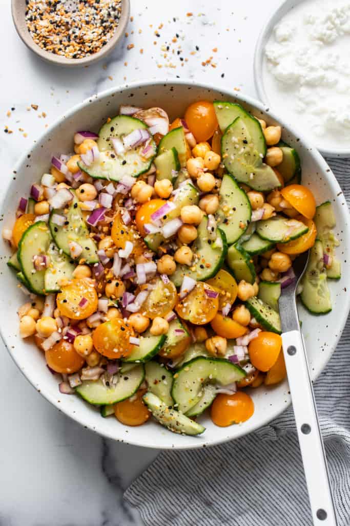 Chickpea and cucumber salad with yoghurt.