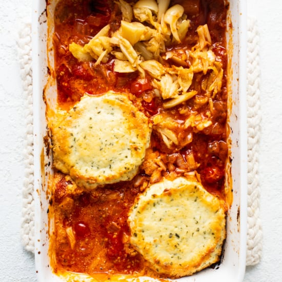 A casserole dish with chicken and pasta in it.